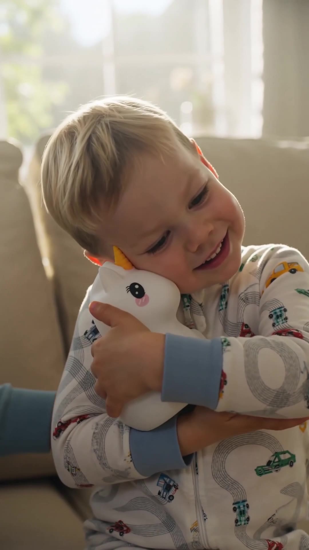 Glow Buddies gift clip — unwrapping the unicorn night light